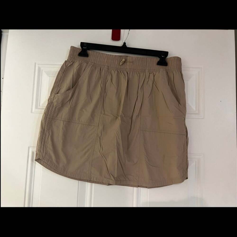 Magellan Outdoors Classic Fit Skort Size M